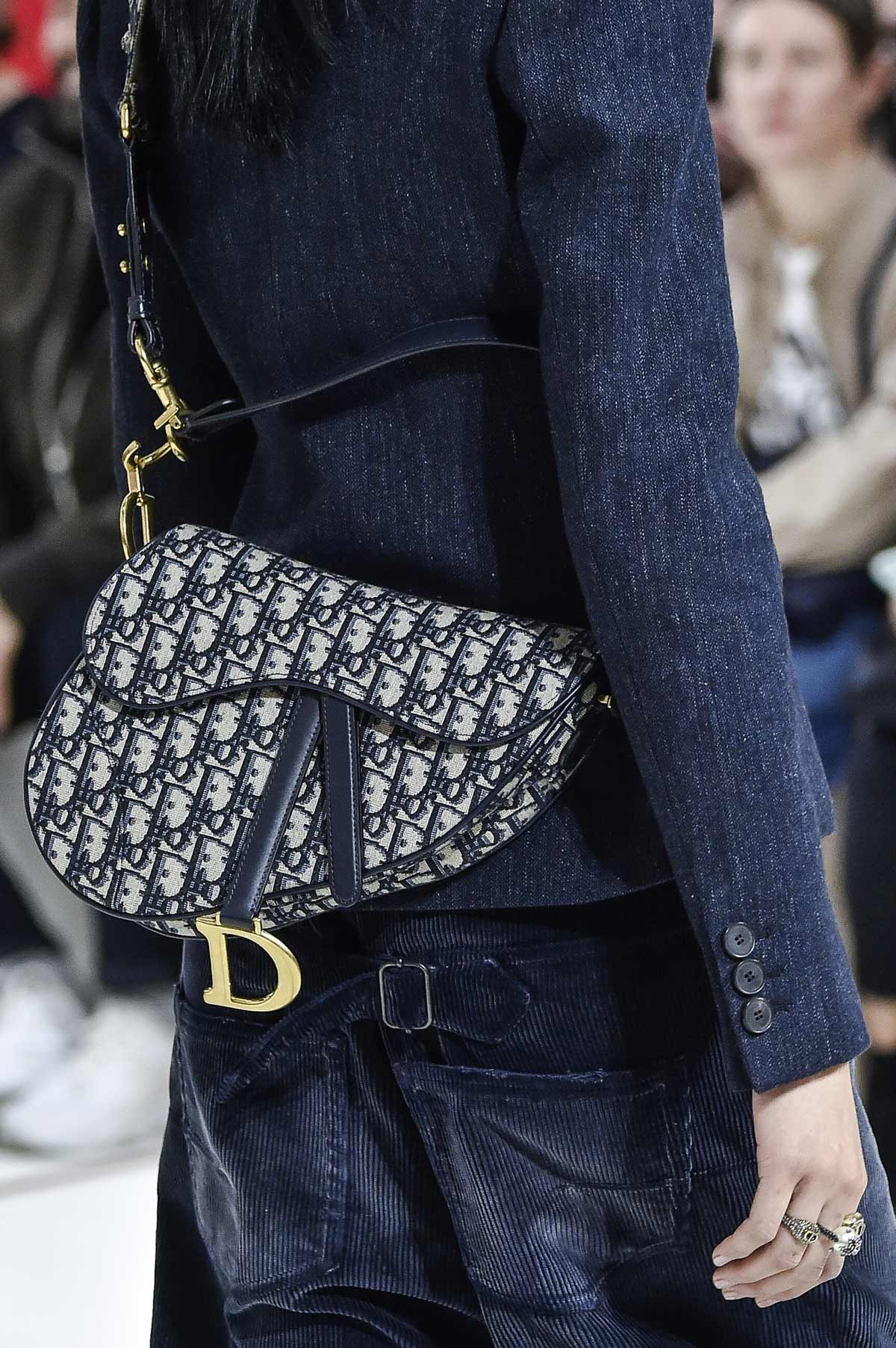 Het einde van de it-bag: Verkoop van handtassen daalt met 20 procent Het einde van de it-bag: Verkoop van handtassen daalt met 20 procent