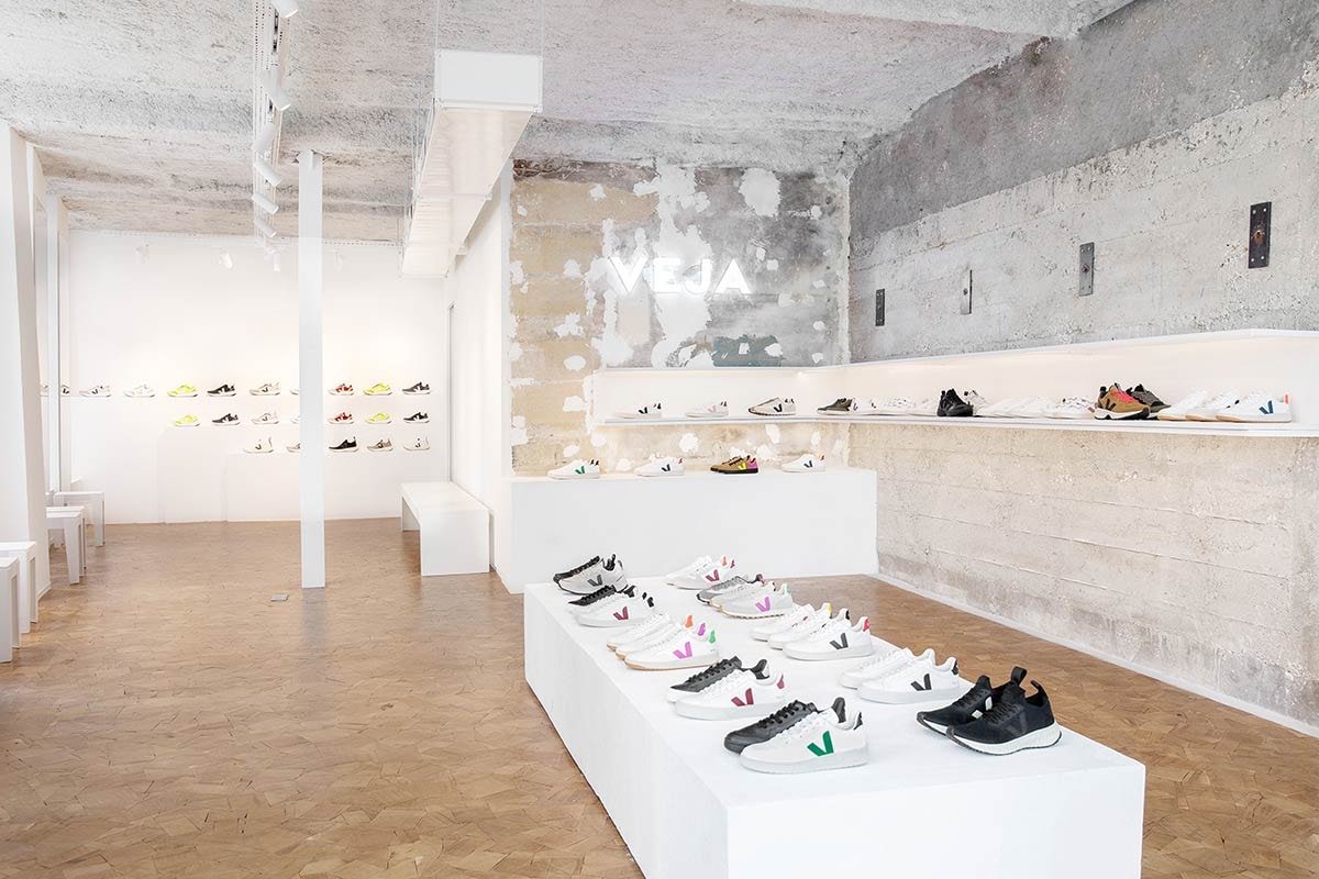 Binnenkijken: De eerste winkel van schoenenmerk Veja Binnenkijken: De eerste winkel van schoenenmerk Veja