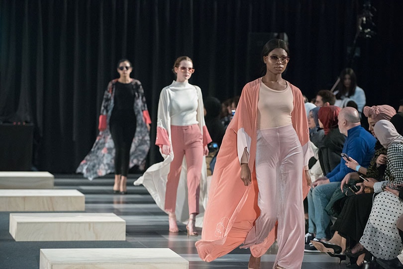 In beeld: de eerste Modest Fashion Week in Nederland In beeld: de eerste Modest Fashion Week in Nederland