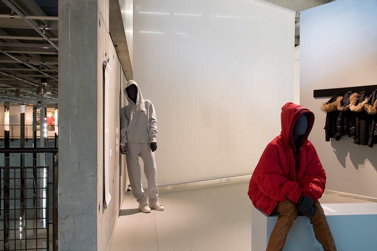 Nieuwe tentoonstelling ‘The Hoodie’ zoomt in op werelden rondom het kledingstuk Nieuwe tentoonstelling ‘The Hoodie’ zoomt in op werelden rondom het kledingstuk