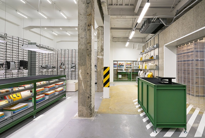 Kijken: de nieuwe Freitag winkel in Kyoto, Japan Kijken: de nieuwe Freitag winkel in Kyoto, Japan