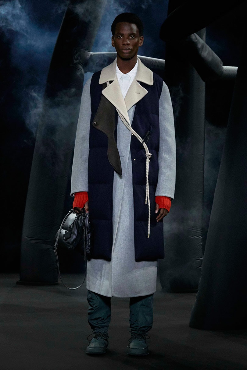 JW Anderson en Rimowa maken Milaan debuut met Moncler Genius JW Anderson en Rimowa maken Milaan debuut met Moncler Genius