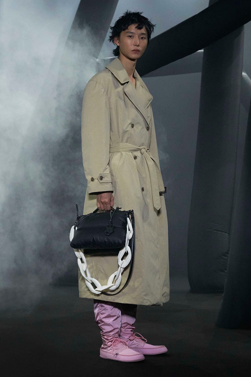 JW Anderson en Rimowa maken Milaan debuut met Moncler Genius JW Anderson en Rimowa maken Milaan debuut met Moncler Genius