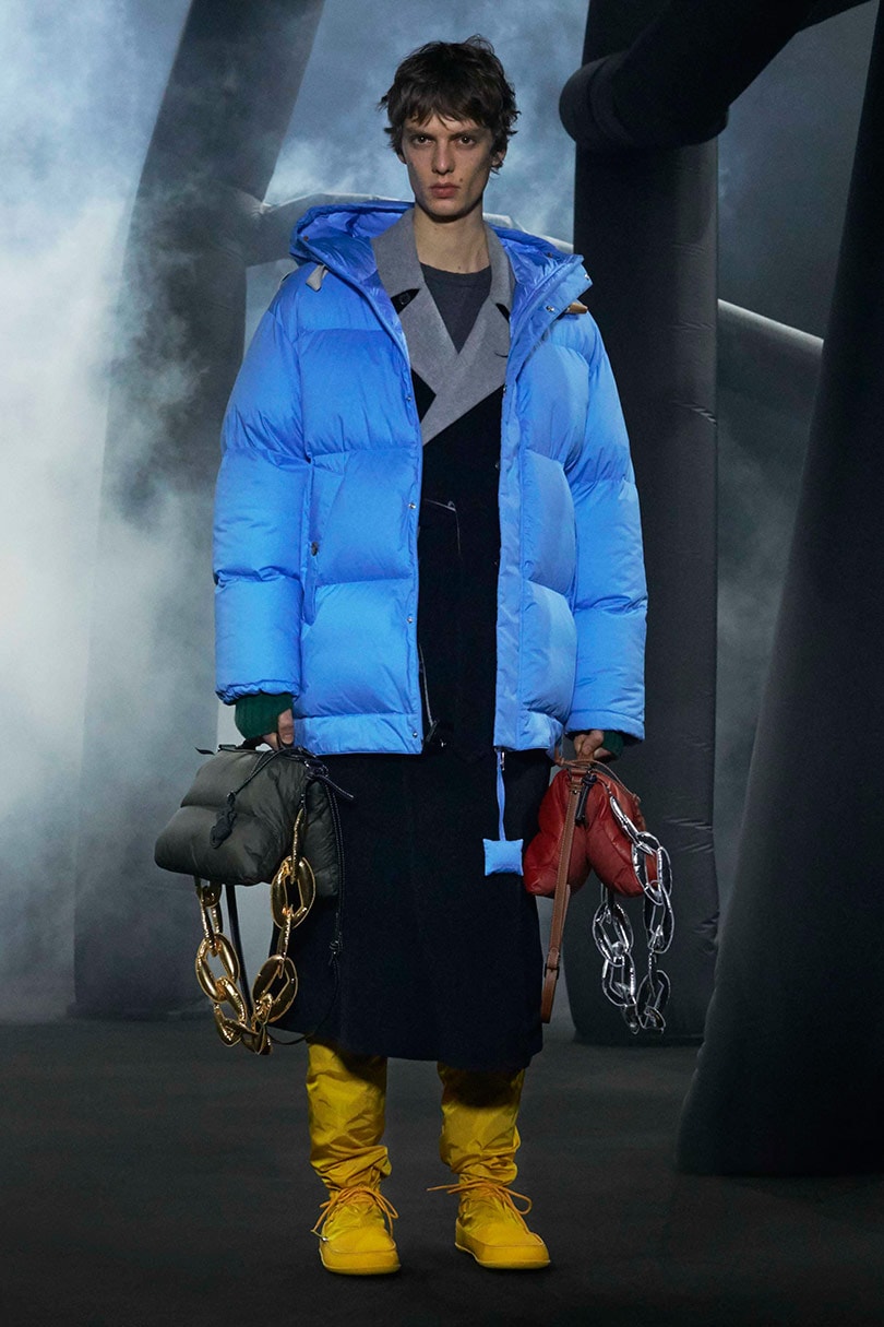 JW Anderson en Rimowa maken Milaan debuut met Moncler Genius JW Anderson en Rimowa maken Milaan debuut met Moncler Genius