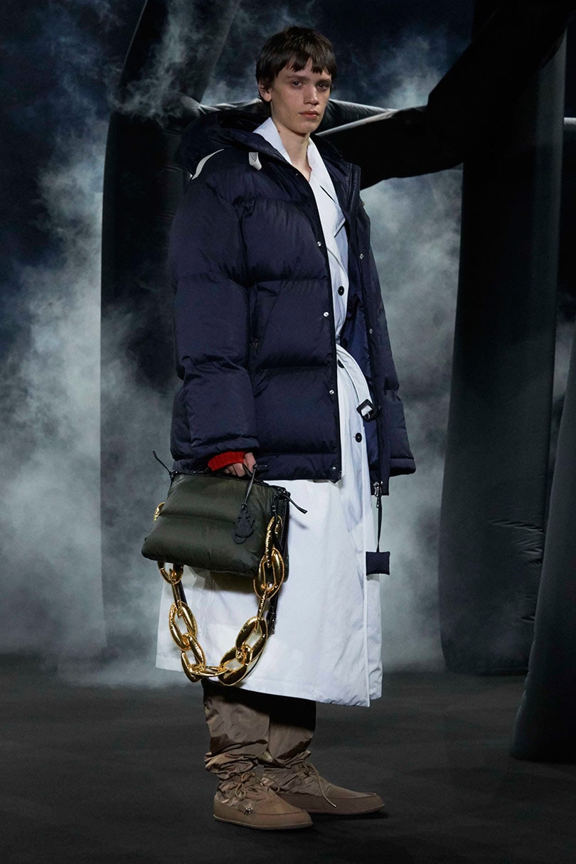 JW Anderson en Rimowa maken Milaan debuut met Moncler Genius JW Anderson en Rimowa maken Milaan debuut met Moncler Genius