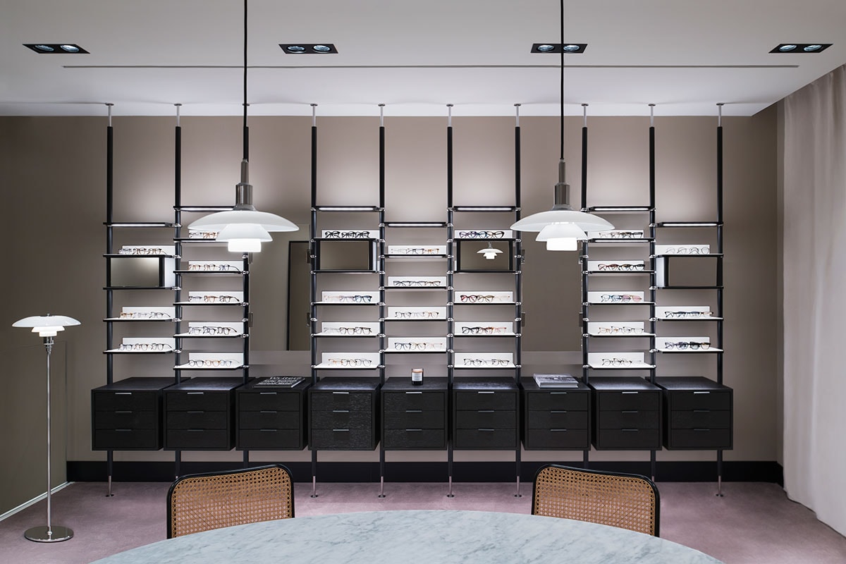 Binnenkijken: eerste winkel van Oliver Peoples in Nederland Binnenkijken: eerste winkel van Oliver Peoples in Nederland