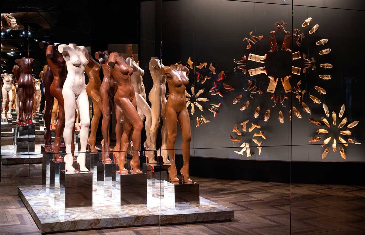 Binnenkijken bij de Christian Louboutin tentoonstelling in Parijs Binnenkijken bij de Christian Louboutin tentoonstelling in Parijs