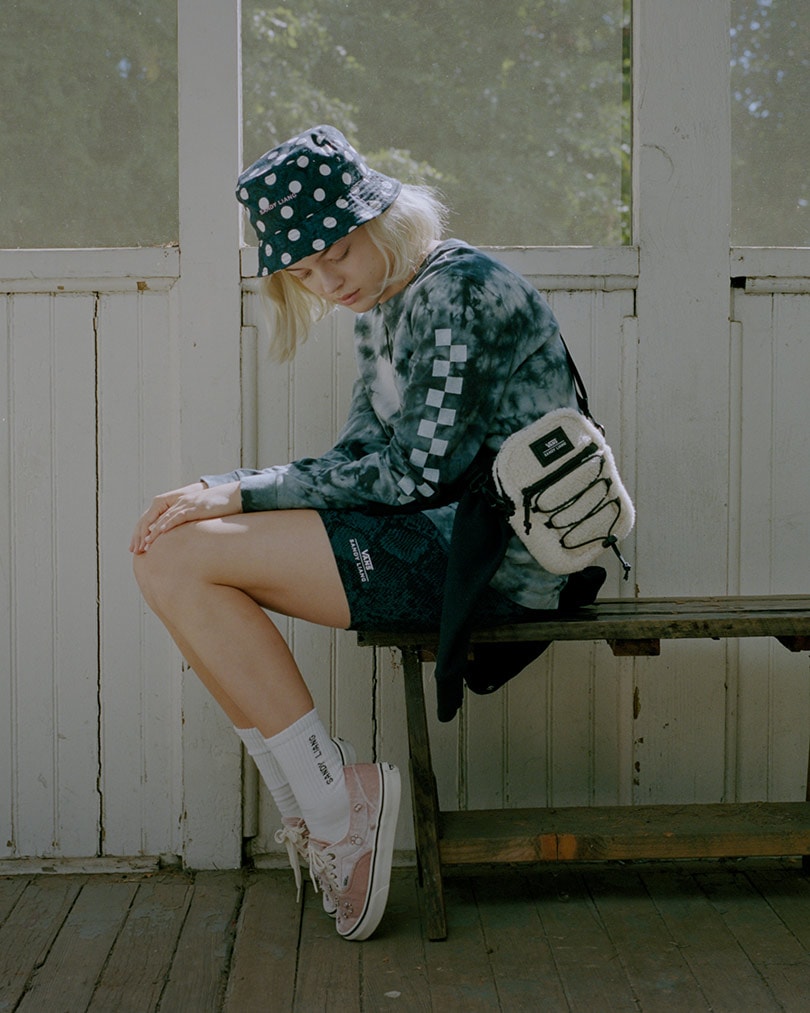 Vans en de New Yorkse ontwerpster Sandy Liang lanceren een nieuwe schoenen-, kleding- en accessoirecollectie Vans en de New Yorkse ontwerpster Sandy Liang lanceren een nieuwe schoenen-, kleding- en accessoirecollectie