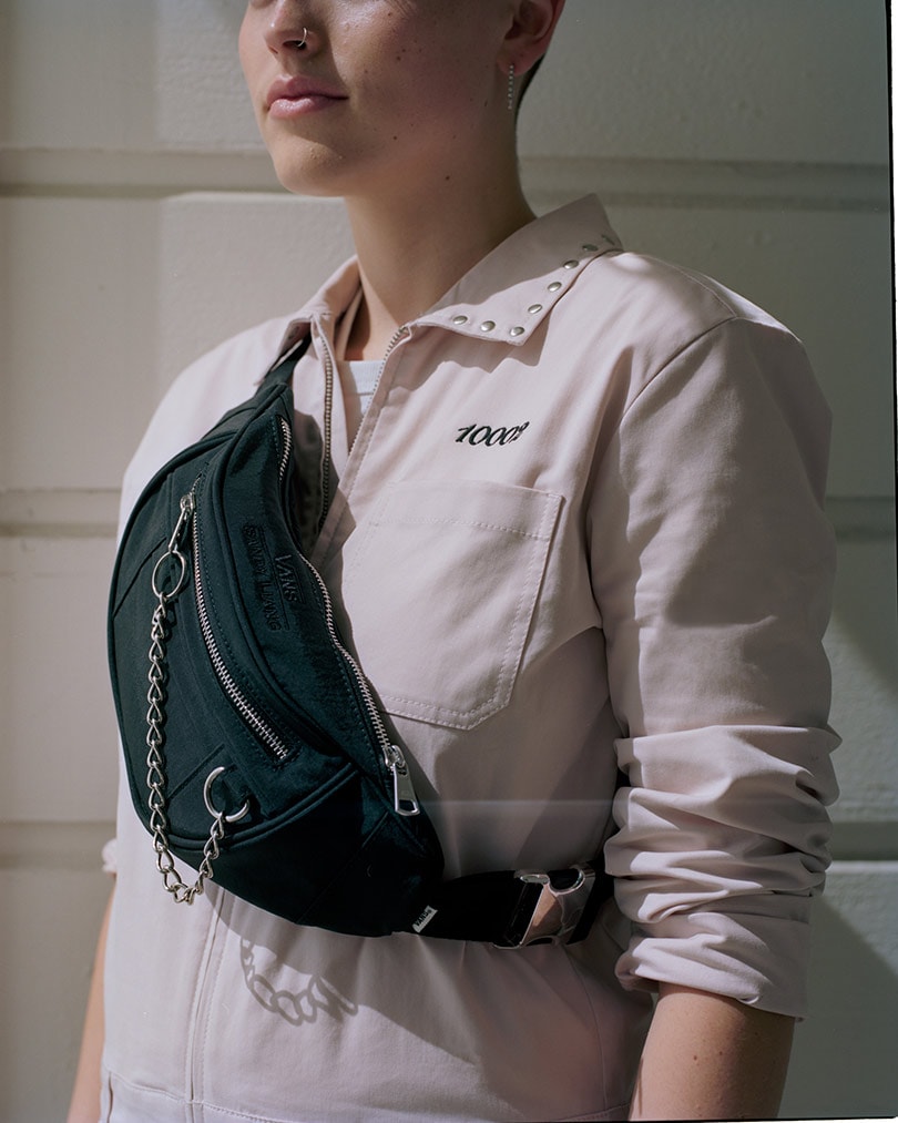Vans en de New Yorkse ontwerpster Sandy Liang lanceren een nieuwe schoenen-, kleding- en accessoirecollectie Vans en de New Yorkse ontwerpster Sandy Liang lanceren een nieuwe schoenen-, kleding- en accessoirecollectie