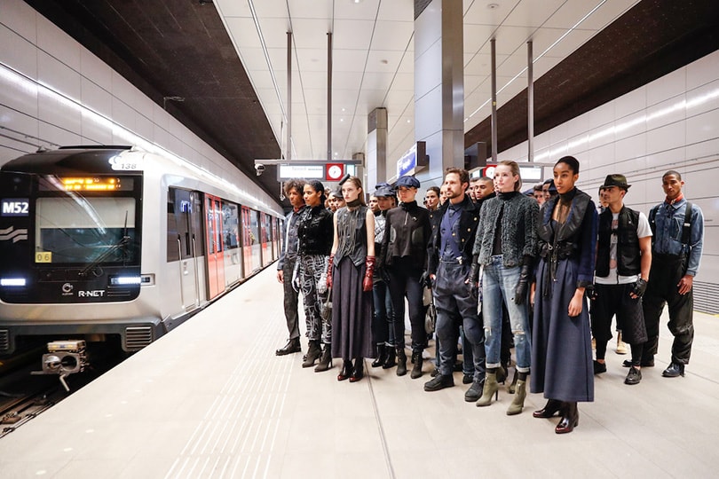 Nietsvermoedende reizigers verrast met G-Star Raw show in Amsterdamse metro Nietsvermoedende reizigers verrast met G-Star Raw show in Amsterdamse metro