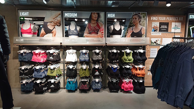 Hoe Adidas in de winkelstraat haar relevantie behoudt Hoe Adidas in de winkelstraat haar relevantie behoudt