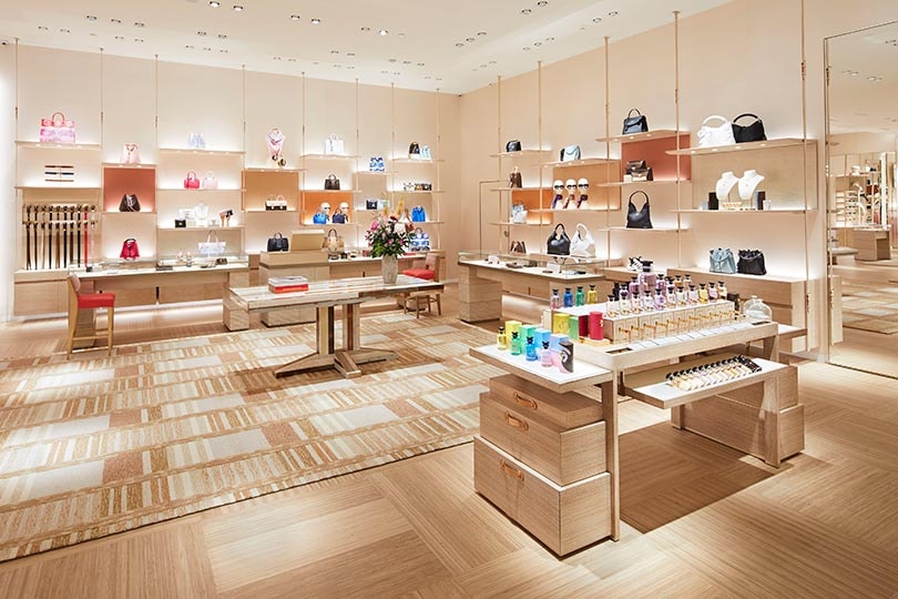 Binnenkijken bij de nieuwe Louis Vuitton boetiek in Rotterdamse Bijenkorf Binnenkijken bij de nieuwe Louis Vuitton boetiek in Rotterdamse Bijenkorf