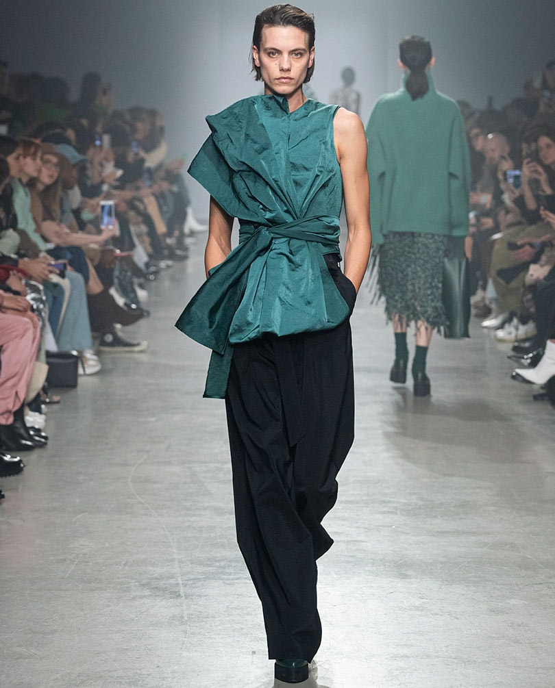 Christian Wijnants FW20, poëtisch palet van zachtheid en souplesse Christian Wijnants FW20, poëtisch palet van zachtheid en souplesse