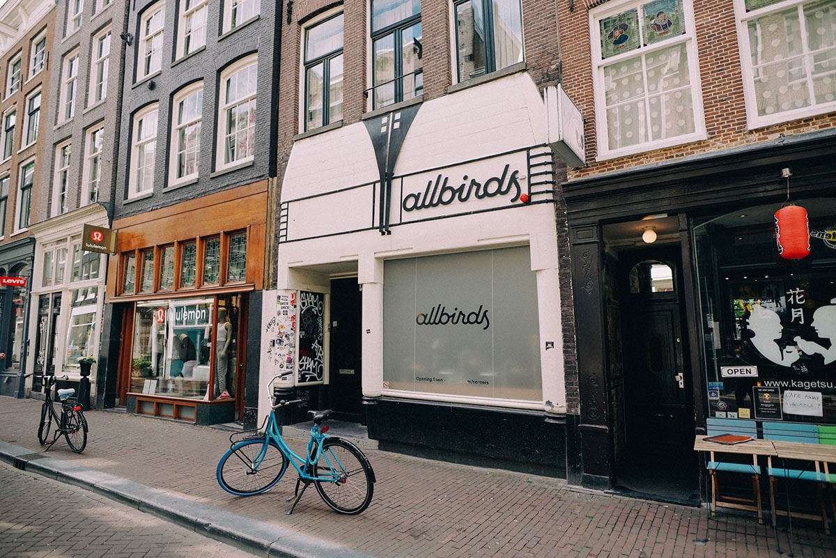 Binnenkijken bij de eerste Nederlandse Allbirds winkel Binnenkijken bij de eerste Nederlandse Allbirds winkel