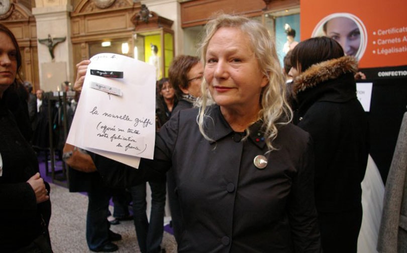 Agnes b.: "Zolang dure kleren worden gemaakt door mensen die daar niets aan verdienen, verandert er niets" Agnes b.: "Zolang dure kleren worden gemaakt door mensen die daar niets aan verdienen, verandert er niets"