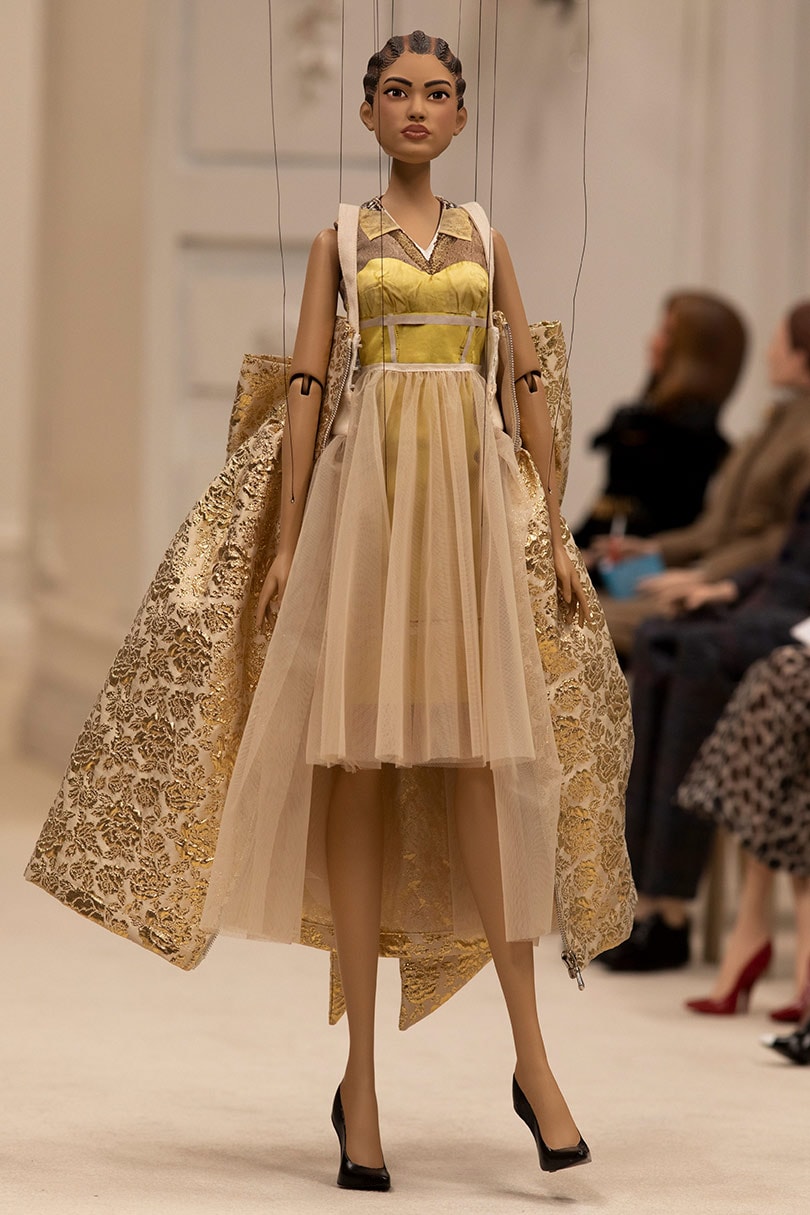 Bijzonder: Moschino maakt poppenshow voor presentatie SS21 Bijzonder: Moschino maakt poppenshow voor presentatie SS21