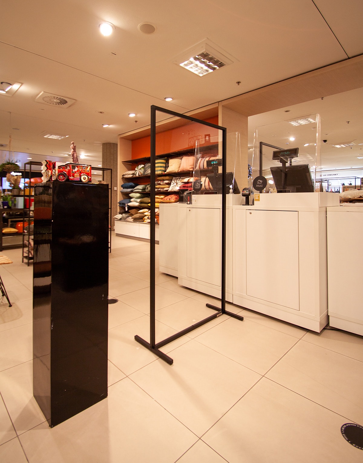 Veilig en stijlvol winkelen? Welkom in de Safe Zone van ATOM Retail Veilig en stijlvol winkelen? Welkom in de Safe Zone van ATOM Retail