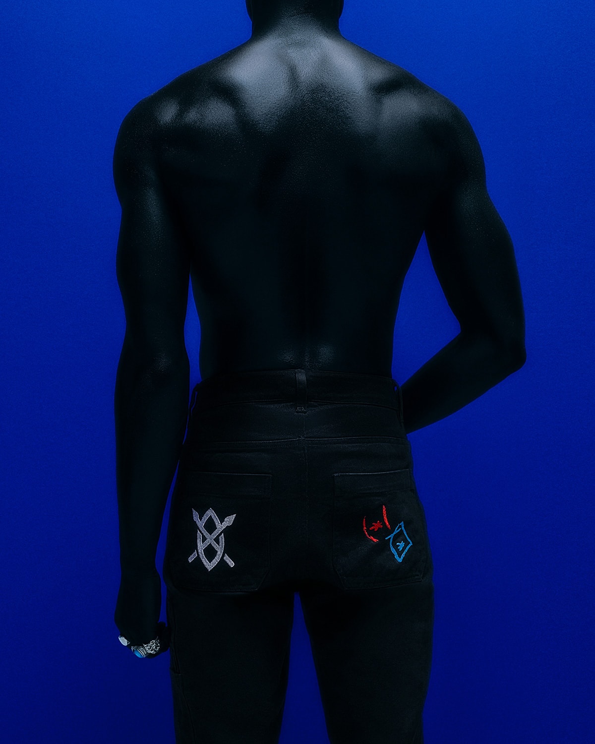 Kijken: De eerste collectie van Daily Paper x Bonne Suits Kijken: De eerste collectie van Daily Paper x Bonne Suits