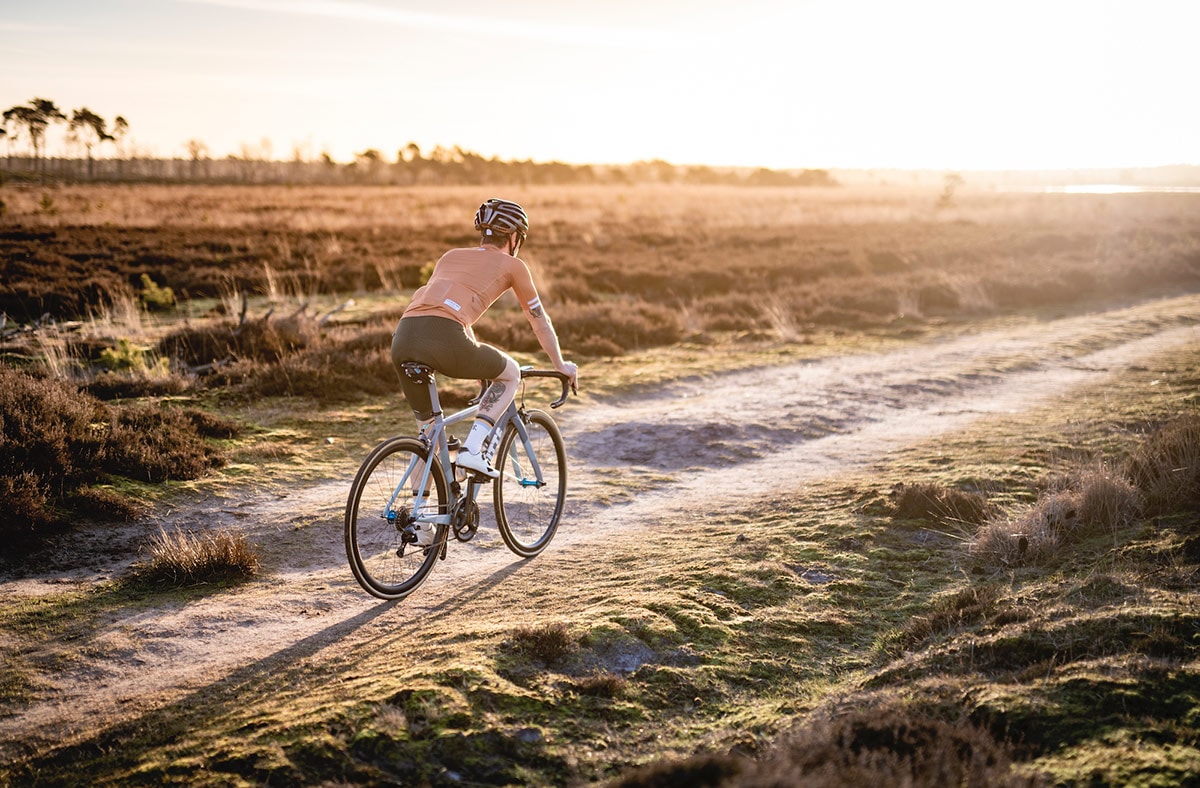 Fietskleding boomt door corona: “Iedereen wilde een nieuwe outfit” Fietskleding boomt door corona: “Iedereen wilde een nieuwe outfit”