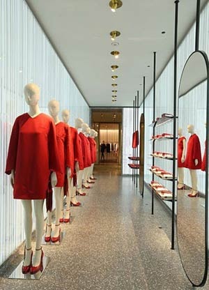 Valentino luidt Chinese expansietoer in met Shanghai-lijn Valentino luidt Chinese expansietoer in met Shanghai-lijn